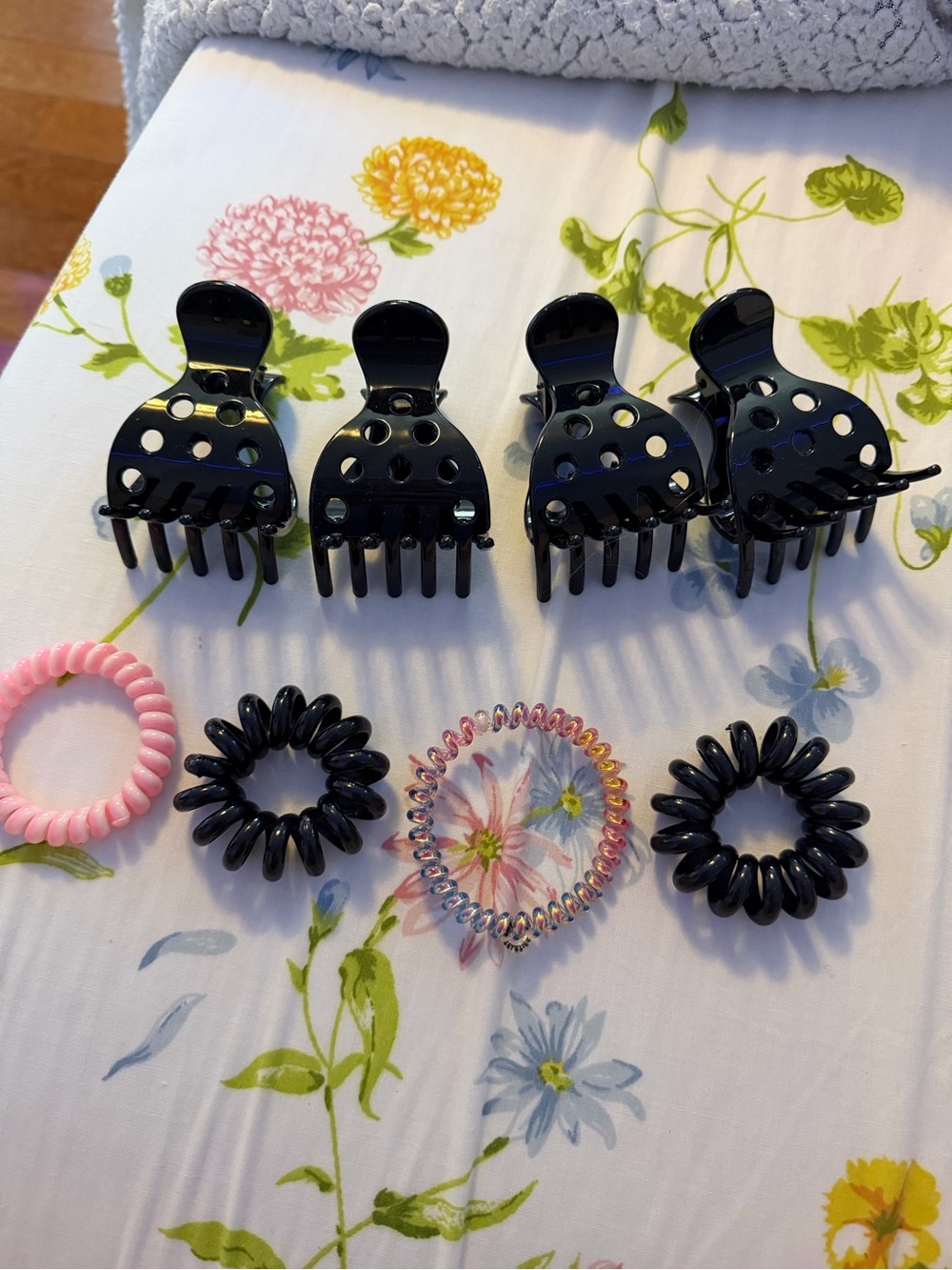 Everyday Black Hair Claw Clips with Assorted Spiral Hair Ties - Black & Pink